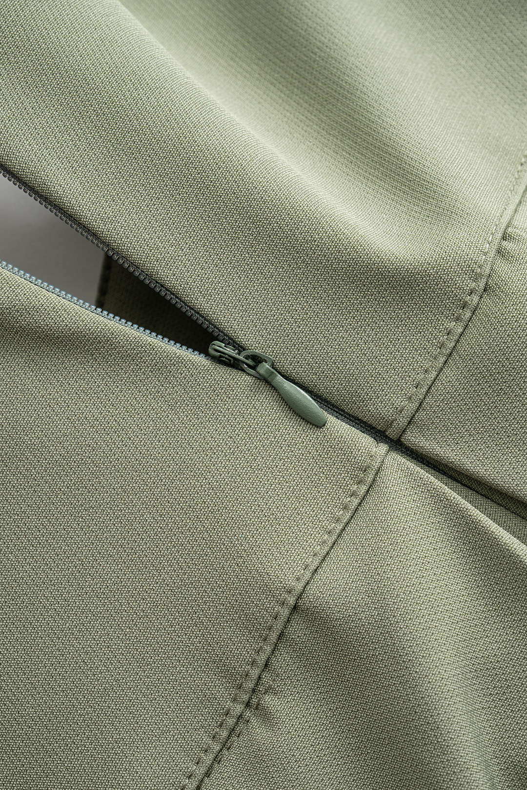 Zipper Detail Ruched Skirt