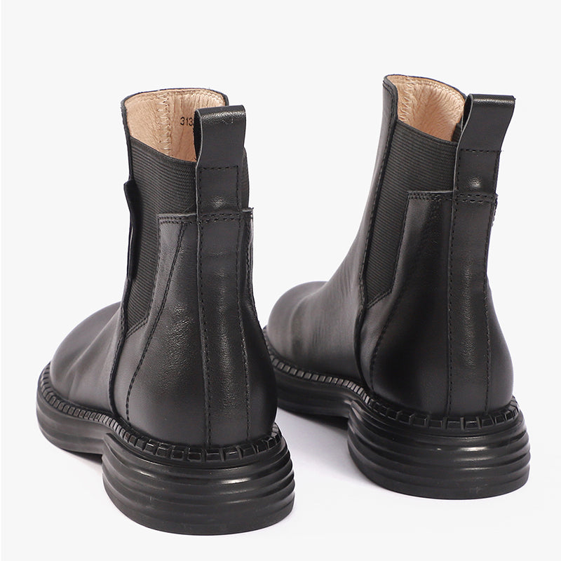 Classic Women's Leather Chelsea Boots Soft and Retro Style in Black