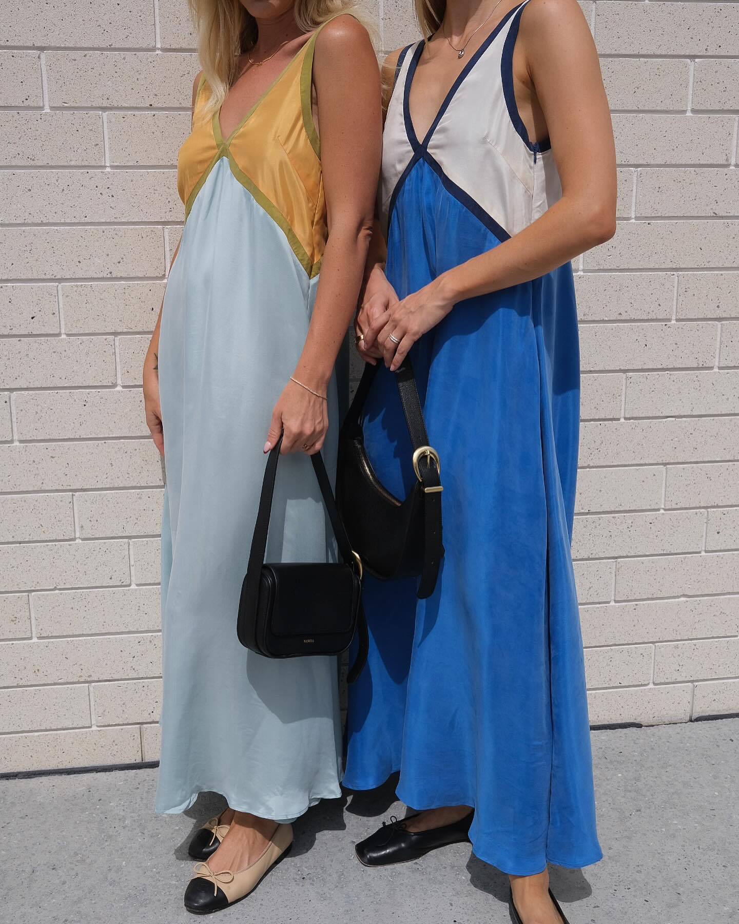 V-neck Sleeveless Color block Large hem Dress