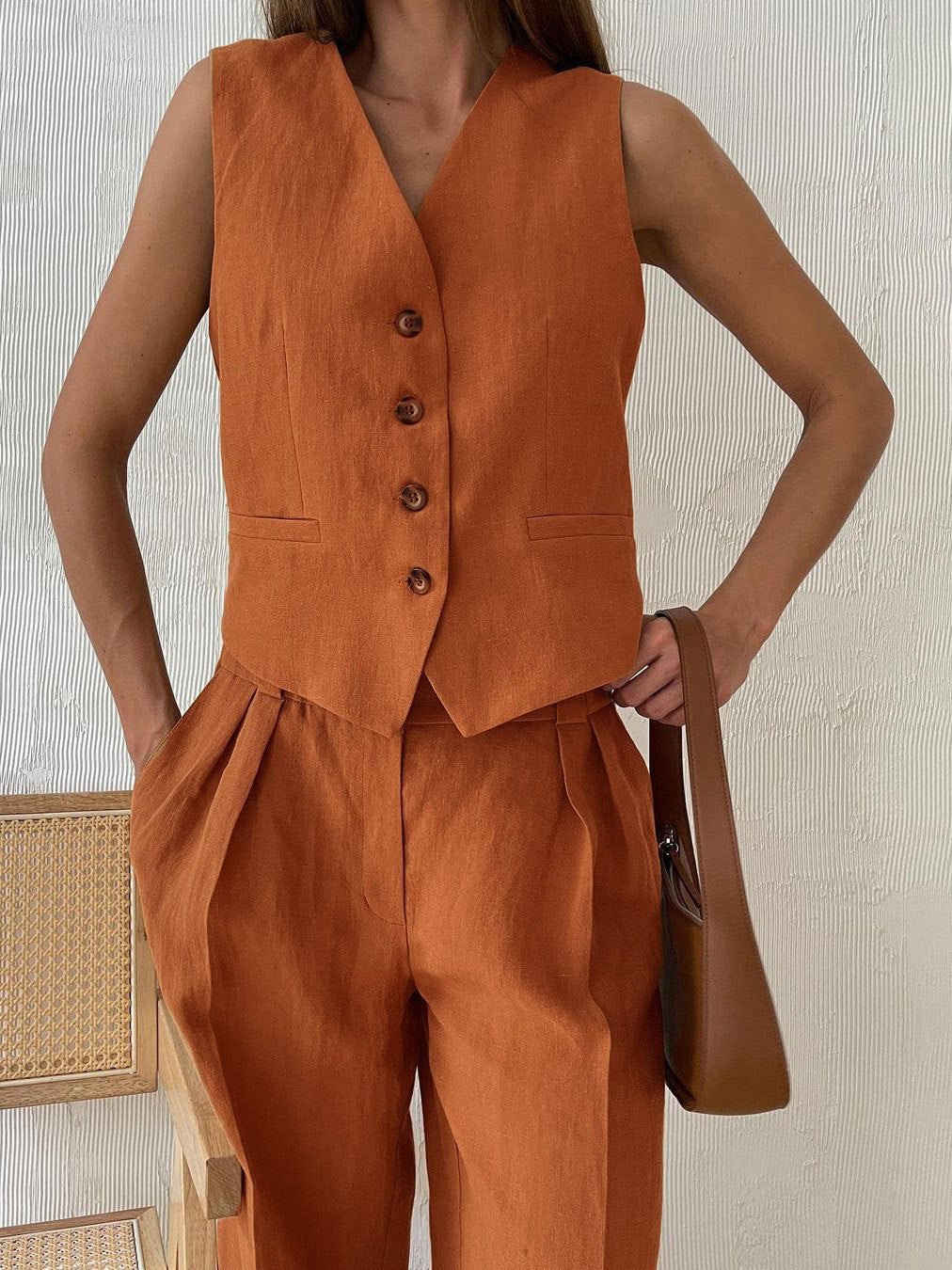 Comfortable linen sleeveless vest and low-rise pants set