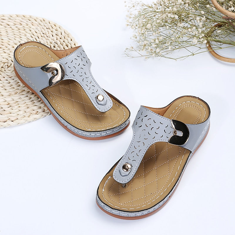 Summer New Women's Metal Decor Feature Pattern Wedge Flip-Flops