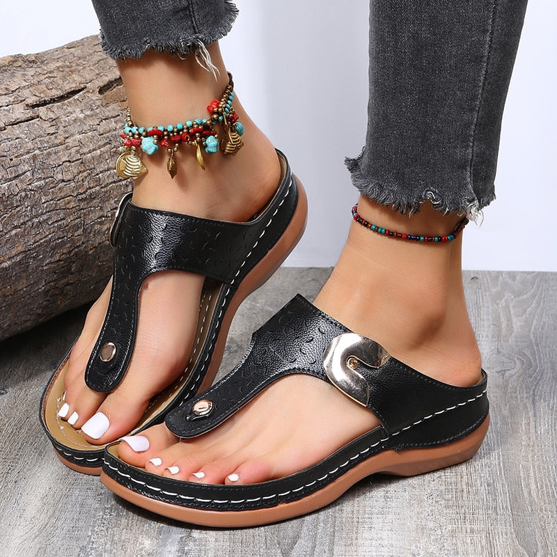 Summer New Women's Metal Decor Feature Pattern Wedge Flip-Flops
