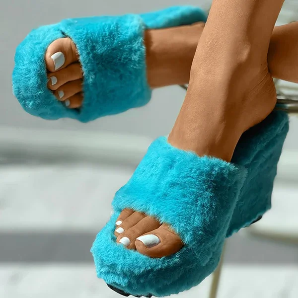 Round Toe Fluffy Wedge Slippers