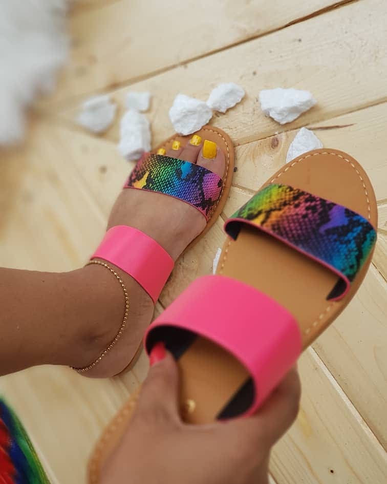 Women Flat Sandals Outdoor Beach Sandals Non-slip Durable Slippers Leather Graffiti Printed Flip Flop Plus Size