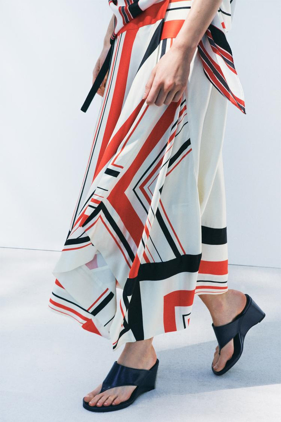 Stripes Print Asymmetrical Skirt