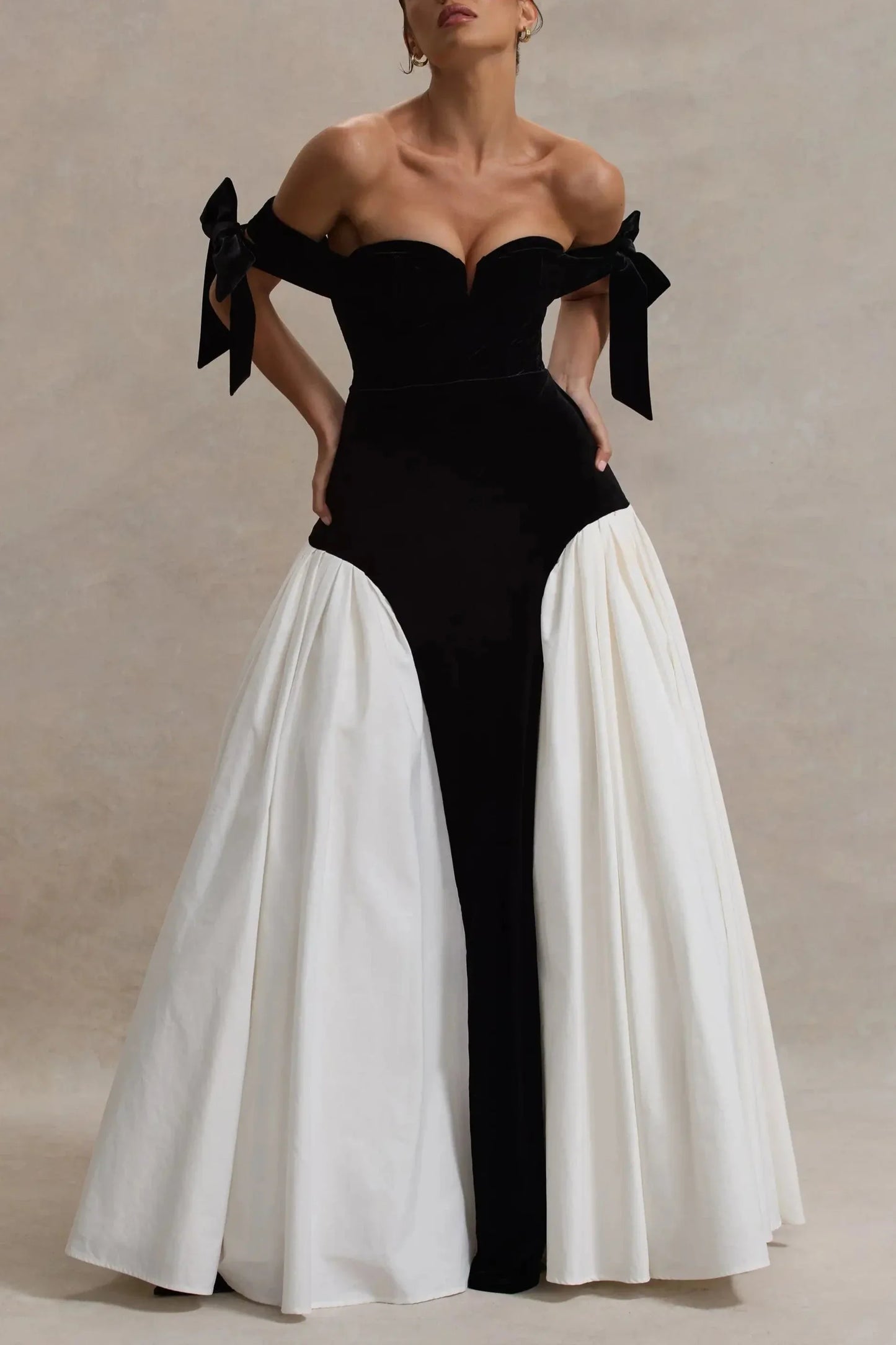 Sexy Sleeveless Cold-Shoulder Bandeau Slim-Fit Black and White Color Contrast Patchwork Dress