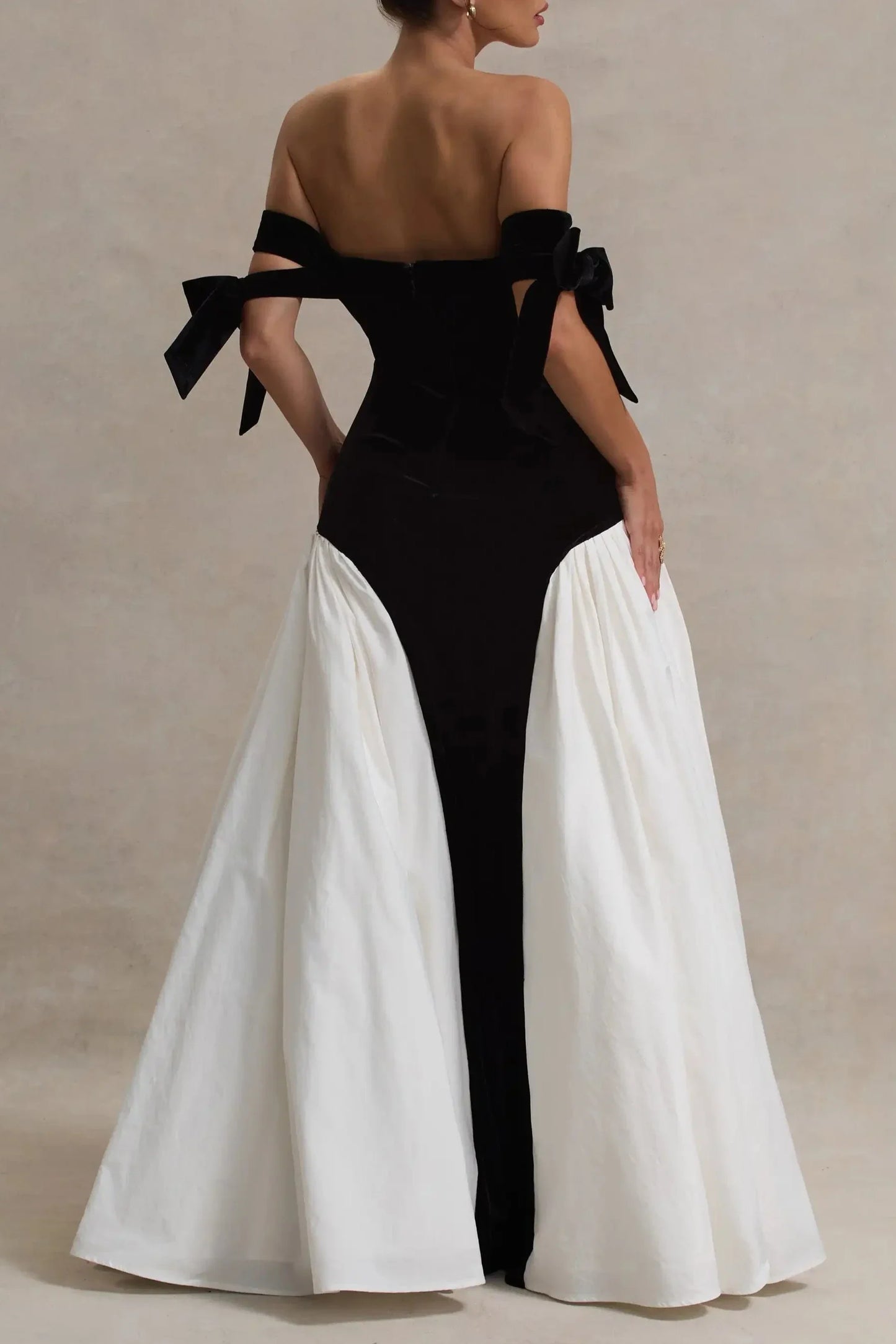 Sexy Sleeveless Cold-Shoulder Bandeau Slim-Fit Black and White Color Contrast Patchwork Dress