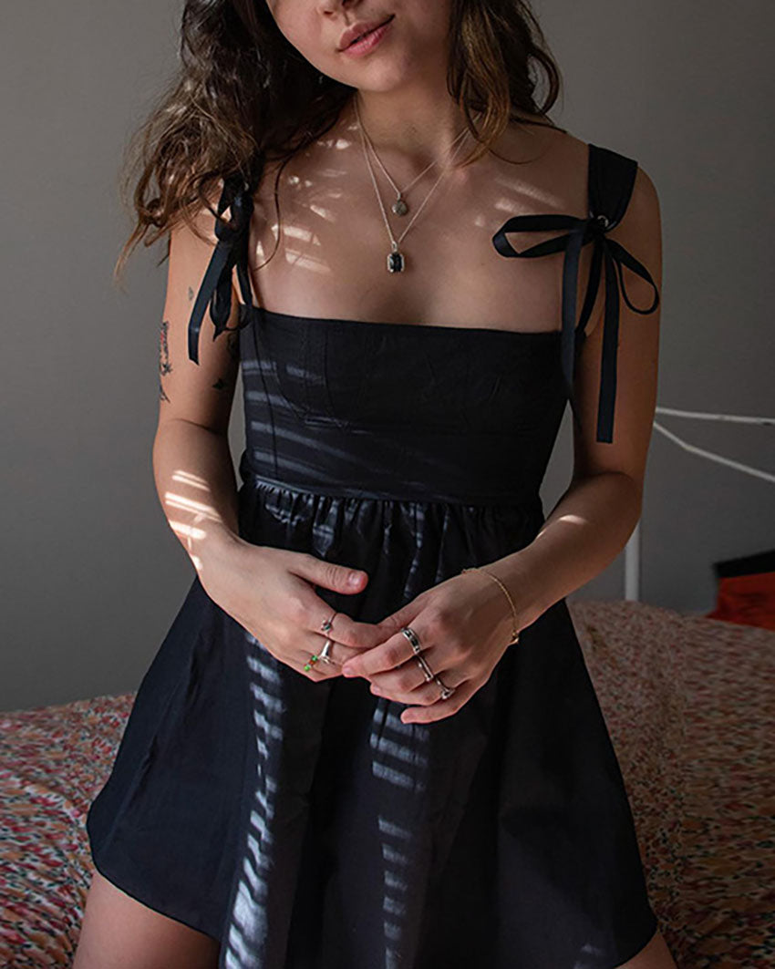 Solid color shoulder strap suspender dress