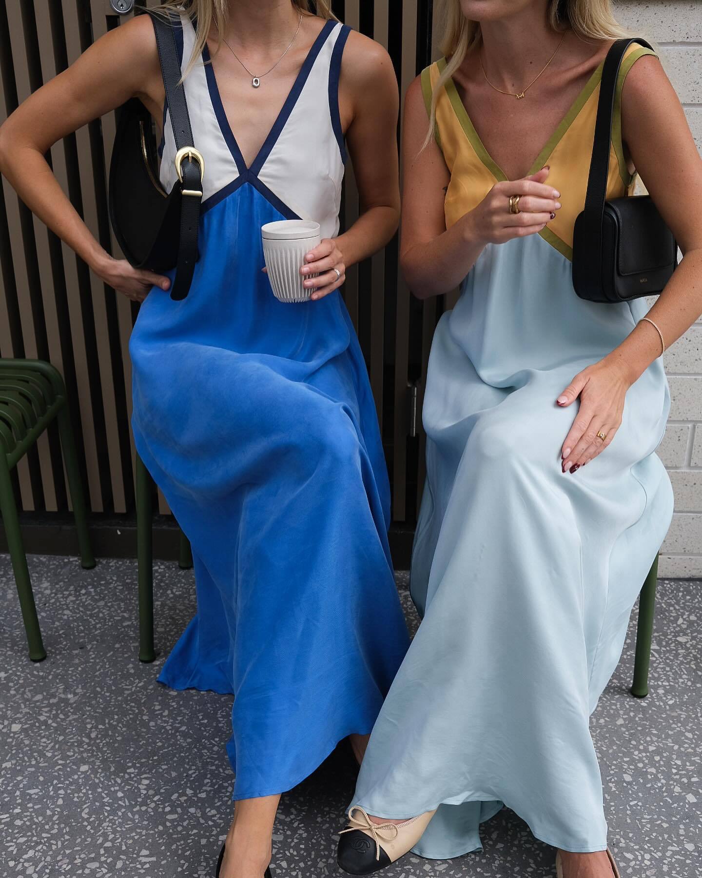 V-neck Sleeveless Color block Large hem Dress