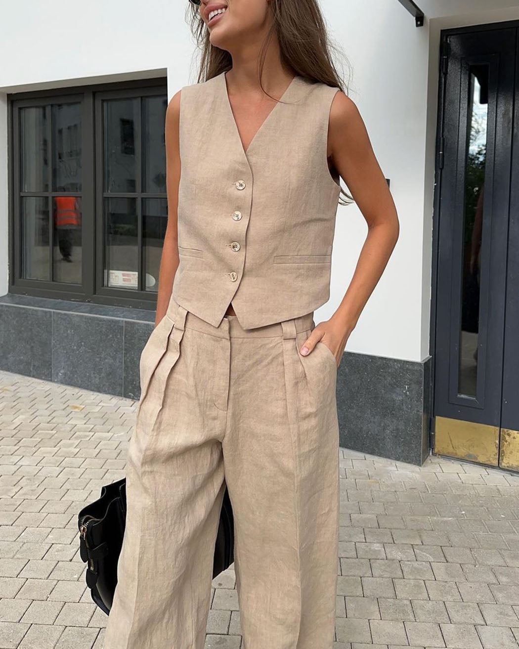Comfortable linen sleeveless vest and low-rise pants set