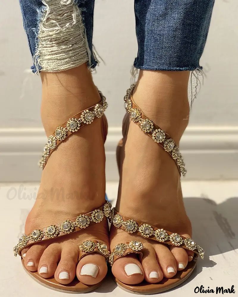 Flat sandals with toe ring and rhinestones