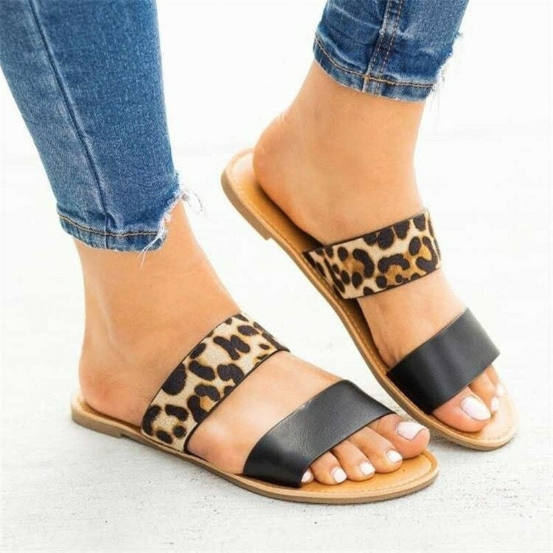 Women Flat Sandals Outdoor Beach Sandals Non-slip Durable Slippers Leather Graffiti Printed Flip Flop Plus Size