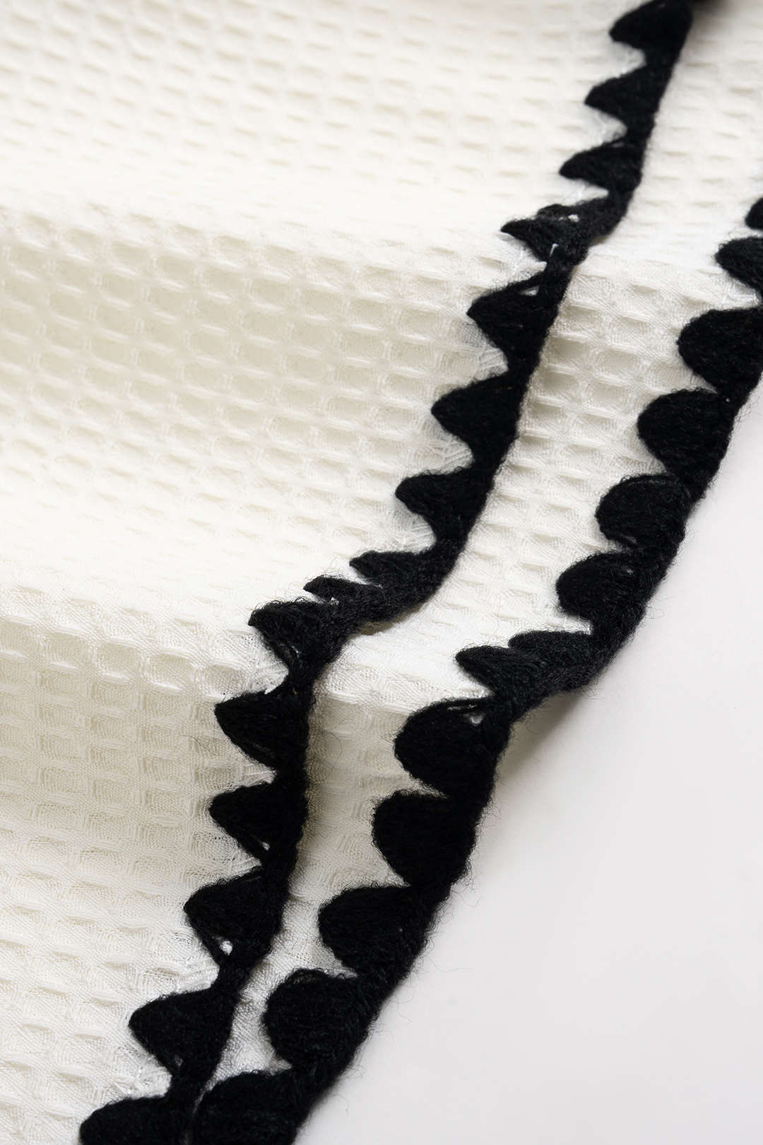 Texture Color-Block Piping Shorts