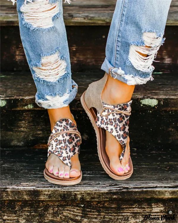 Flat sandals with cutouts