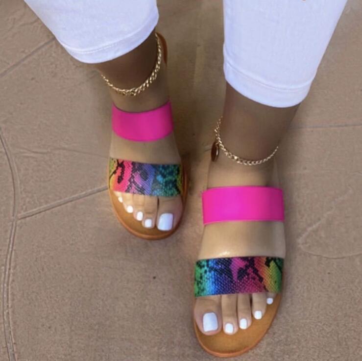 Women Flat Sandals Outdoor Beach Sandals Non-slip Durable Slippers Leather Graffiti Printed Flip Flop Plus Size