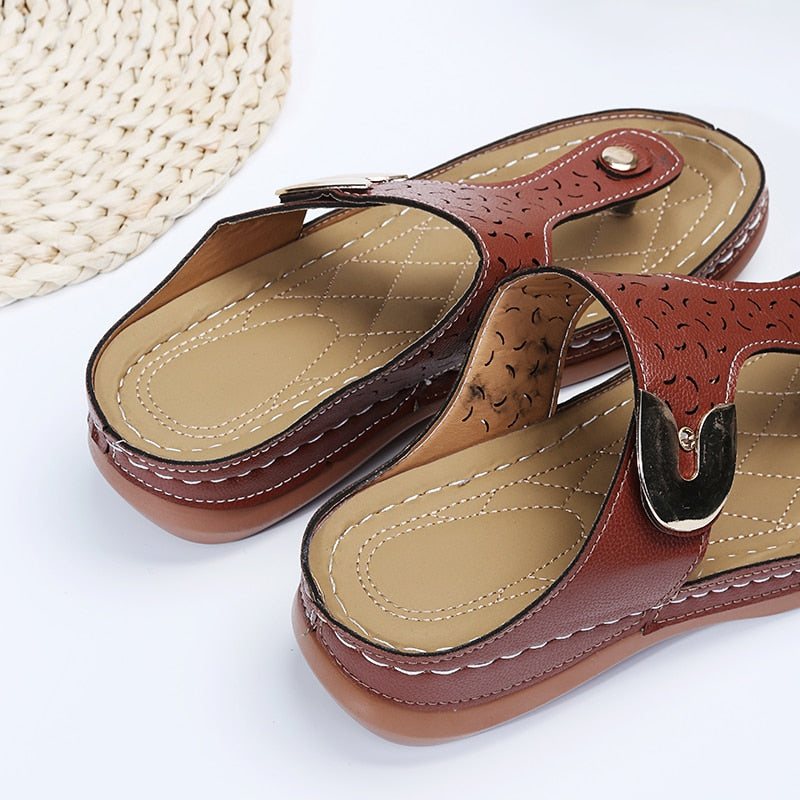 Summer New Women's Metal Decor Feature Pattern Wedge Flip-Flops