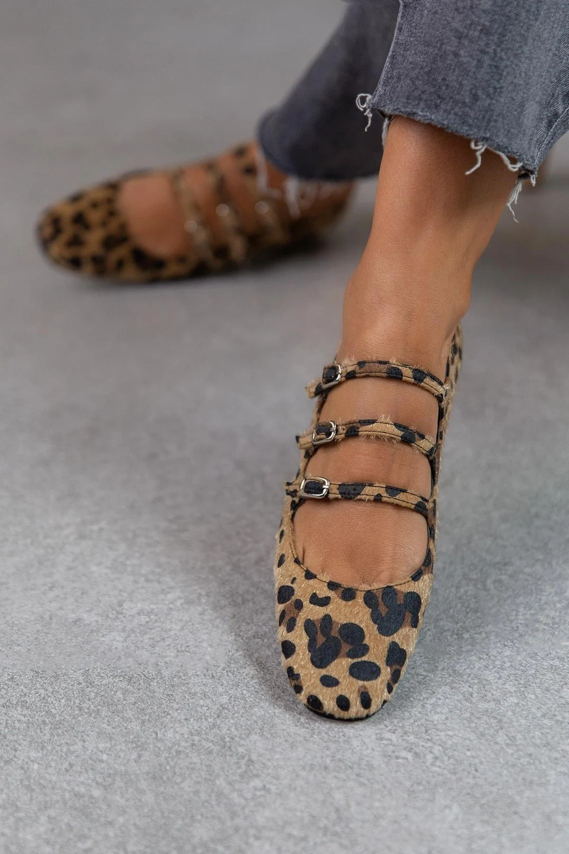 Flat Three-breasted suede Leopard Loafers