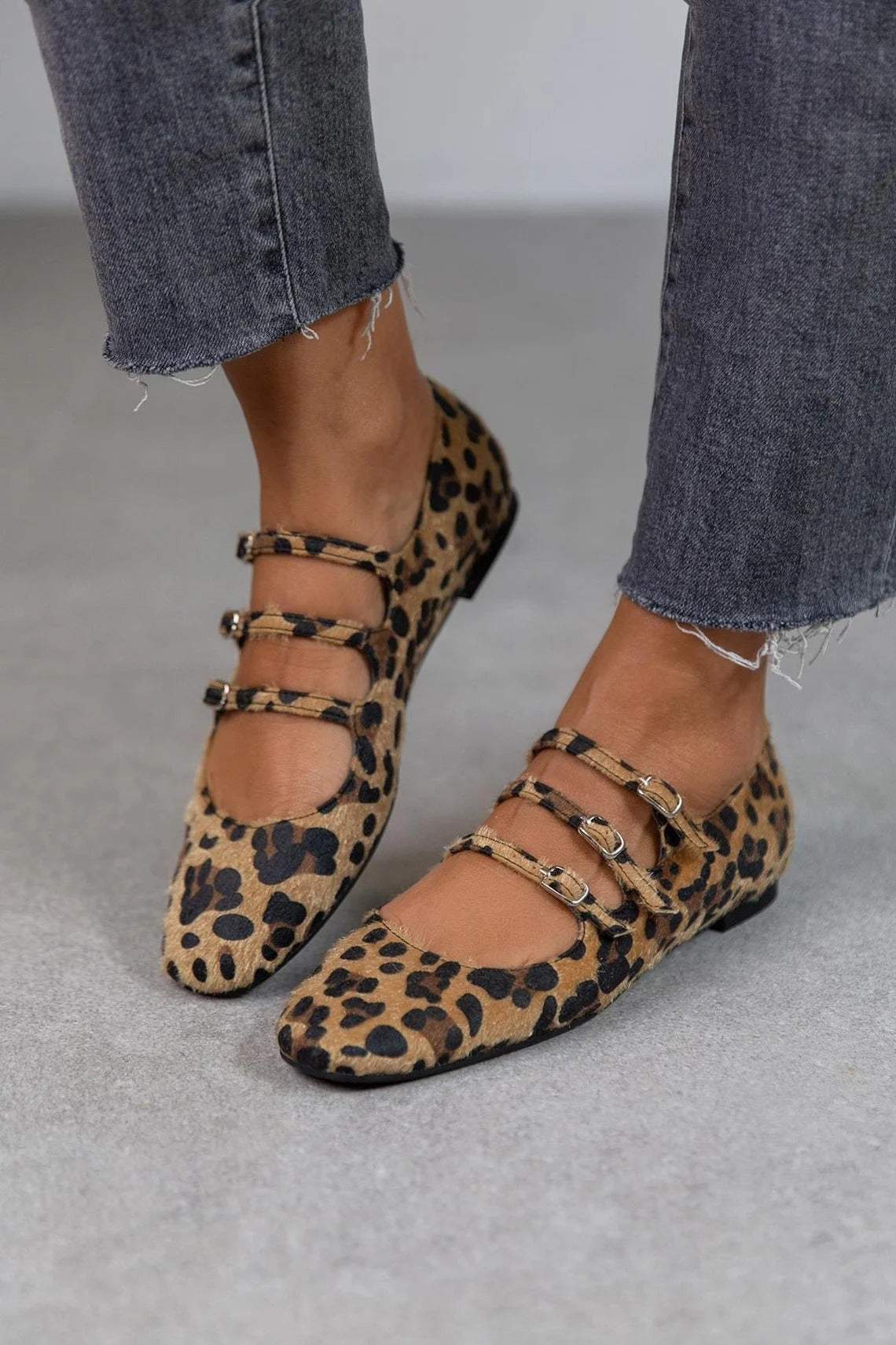 Flat Three-breasted suede Leopard Loafers