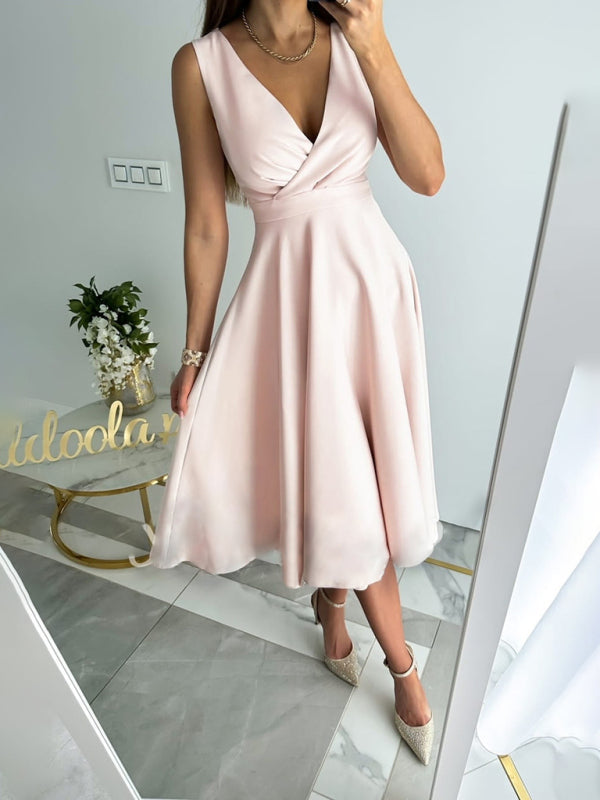 Women's Elegant Solid Color V-Neck Gathered Swing Dress